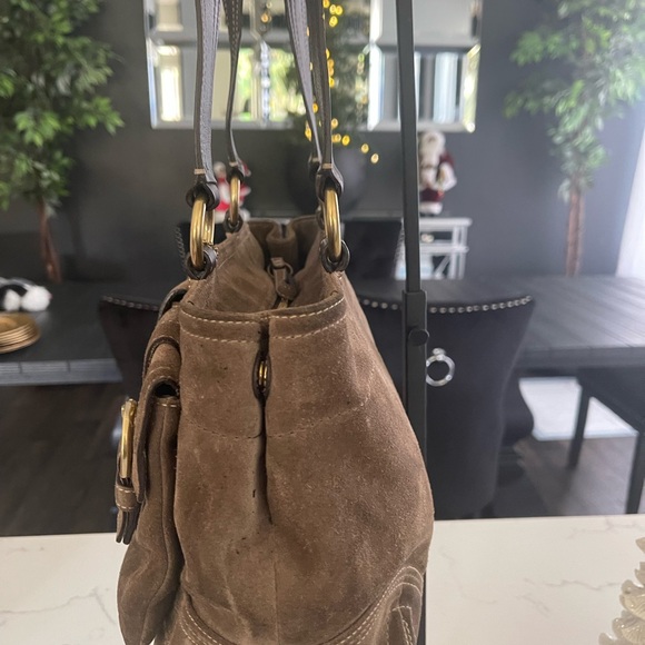 Vintage Coach Brown Suede Shoulder Bag with Gold Accents - Picture 5 of 9